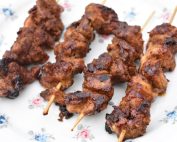Kyllingespyd med nem marinade - opskrift