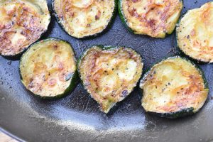 Stegt squash med olie og krydderier - opskrift