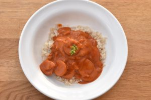 Svensk pølseret med ris - lækker ret med pølser