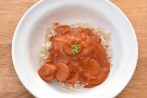 Svensk pølseret med ris - lækker ret med pølser