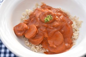 Svensk pølseret med ris - lækker ret med pølser