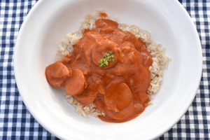 Svensk pølseret med ris - lækker ret med pølser