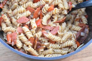 Pasta med pepperoni og soltørrede tomater - one pot pasta