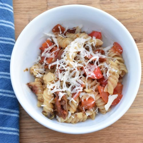 Pasta med pepperoni og soltørrede tomater - one pot pasta