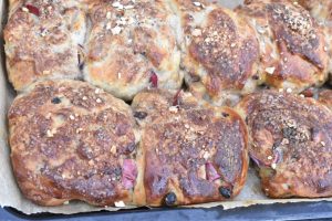 DSC_0349 • nogetiovnen.dk Efterårsboller med æble og kanel - rosinboller med æbler