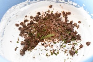 Mini pavlova med mynte og chokolade - nem opskrift