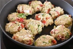 Vegetariske frikadeller med spidskål - kål frikadeller