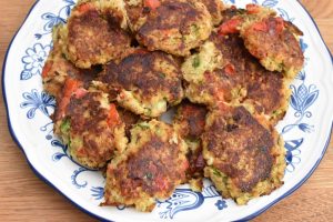 Vegetariske frikadeller med spidskål - kål frikadeller