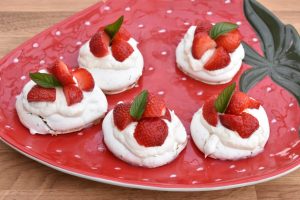 Mini pavlova med mynte og chokolade - nem opskrift