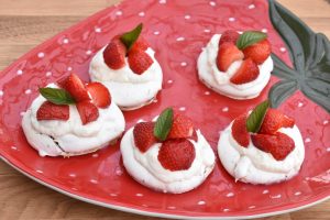 Mini pavlova med mynte og chokolade - nem opskrift