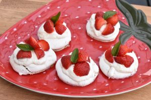 Mini pavlova med mynte og chokolade - nem opskrift