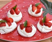 Mini pavlova med mynte og chokolade - nem opskrift