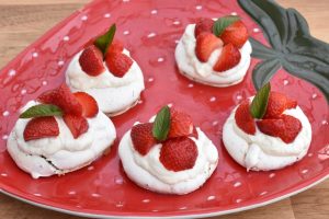 Mini pavlova med mynte og chokolade - nem opskrift