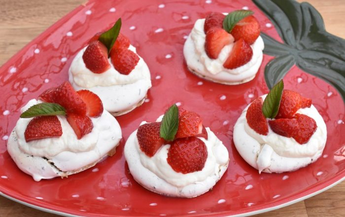 Mini pavlova med mynte og chokolade - nem opskrift