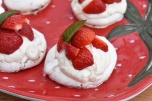 Mini pavlova med mynte og chokolade - nem opskrift