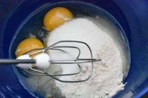 Kanelkage med kærnemælk - svampet kage med kanelsukker