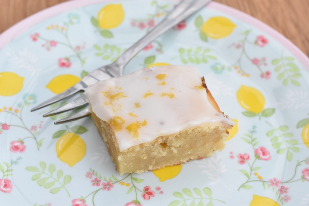 Citron brownie – opskrift på hvid brownie med citron