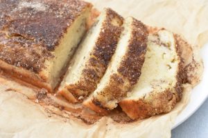 DSC_0999 • nogetiovnen.dk Kanelkage med kærnemælk - svampet kage med kanelsukker