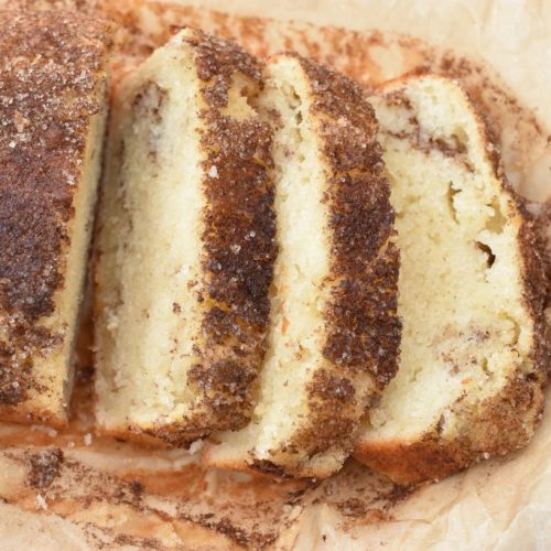 Kanelkage med kærnemælk - svampet kage med kanelsukker