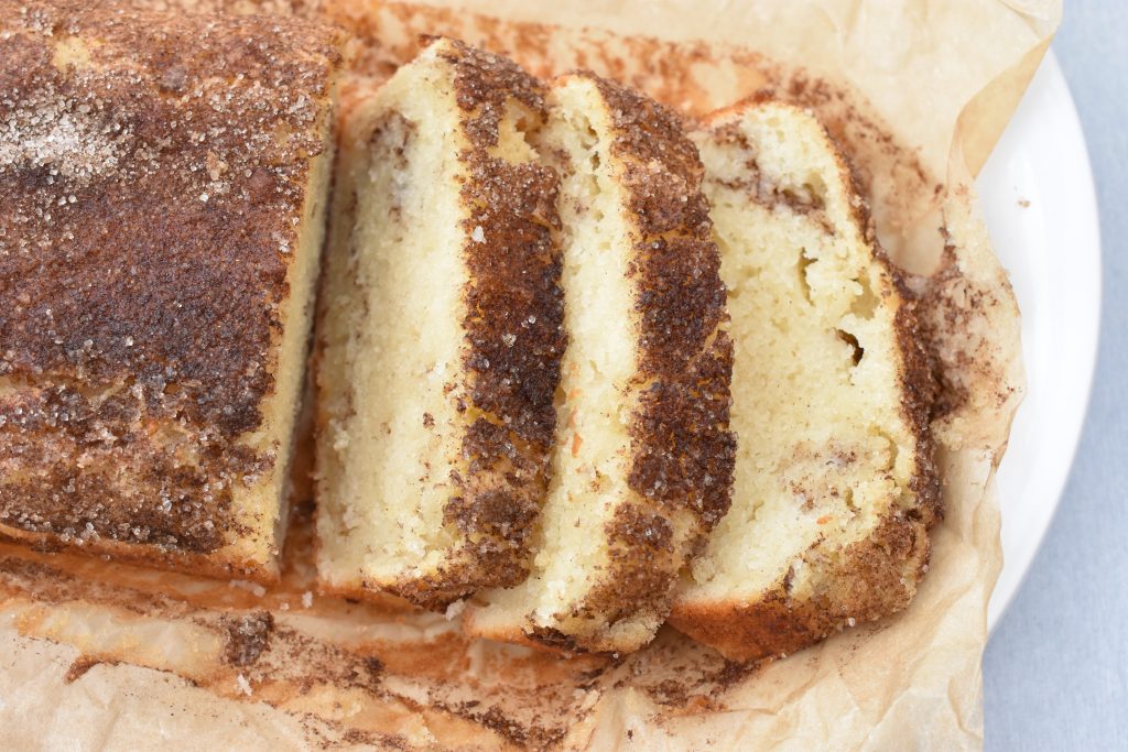Kanelkage med kærnemælk - svampet kage med kanelsukker