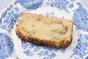 DSC_1003 • nogetiovnen.dk Kanelkage med kærnemælk - svampet kage med kanelsukker