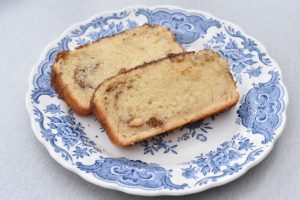 DSC_1008 • nogetiovnen.dk Kanelkage med kærnemælk - svampet kage med kanelsukker