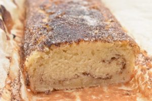 DSC_1011 • nogetiovnen.dk Kanelkage med kærnemælk - svampet kage med kanelsukker