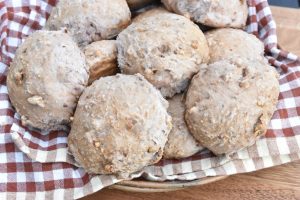 Valnøddeboller - nem opskrift på boller med valnødder