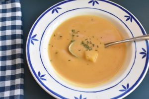 Spicy suppe med kokosmælk - nem opskrift på eksotisk suppe
