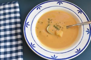Spicy suppe med kokosmælk - nem opskrift på eksotisk suppe