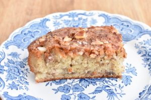 DSC_1620 • nogetiovnen.dk Banankage med rabarber - svampet kage med banan