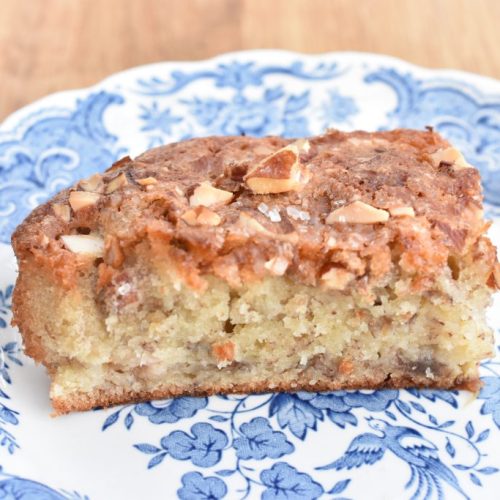 Banankage med rabarber - svampet kage med banan