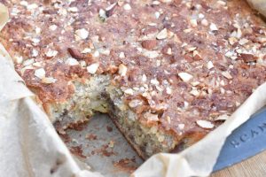 DSC_1627 • nogetiovnen.dk Banankage med rabarber - svampet kage med banan