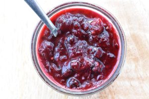 Brombærsyltetøj med rabarber - opskrift