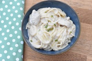 Pasta Alfredo med kylling - opskrift på nem pastaret