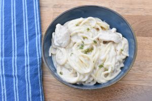 Pasta Alfredo med kylling - opskrift på nem pastaret