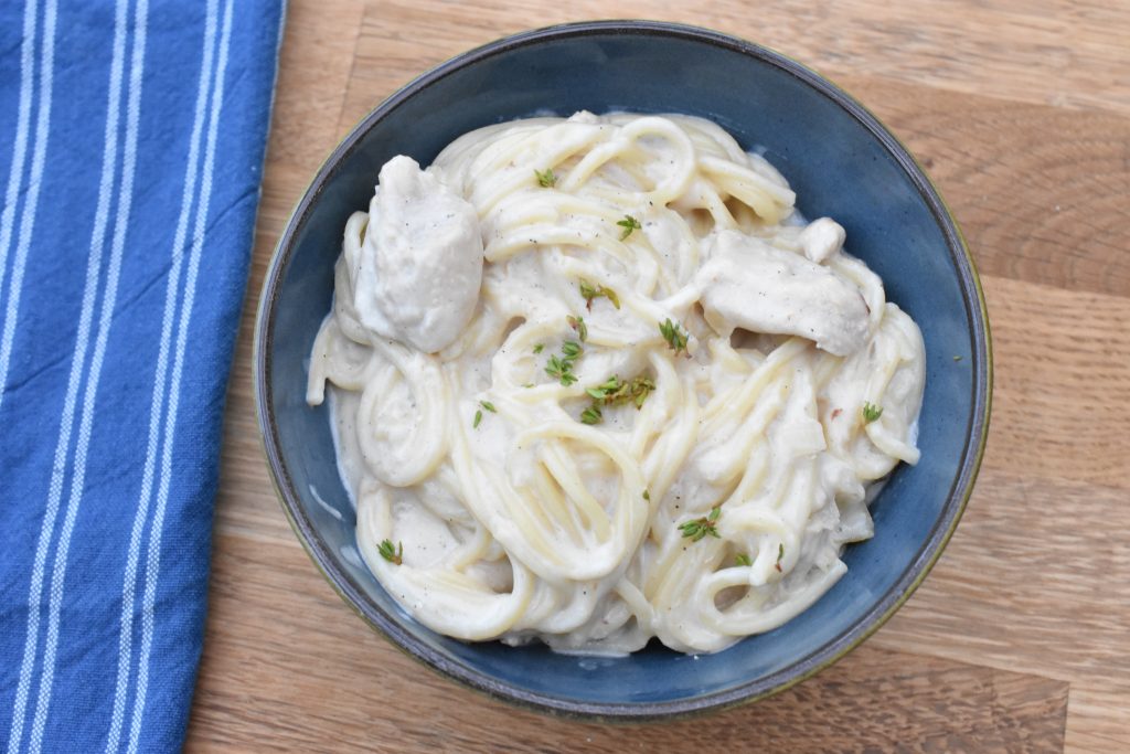 Pasta Alfredo med kylling - opskrift på nem pastaret