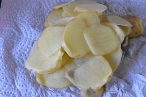 Chips i mikroovn opskrift - hjemmelavede franske kartofler