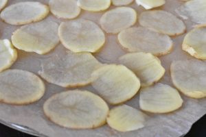 Chips i mikroovn opskrift - hjemmelavede franske kartofler