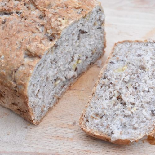 Valnøddebrød - nem opskrift på groft brød med valnødder