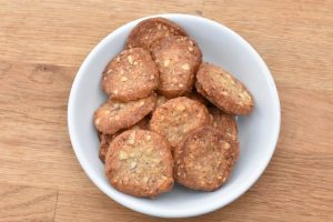 DSC_1301 • nogetiovnen.dk Nøddekager – opskrift på lækre småkager med hakkede nødder