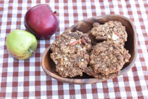 Havregrynscookies med kanel og æbler - opskrift