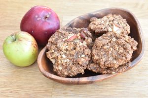 Havregrynscookies med kanel og æbler - opskrift
