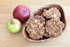 Havregrynscookies med kanel og æbler - opskrift