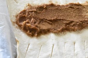 Flettet butterdejskringle med kanel - nem hurtig opskrift