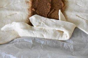 Flettet butterdejskringle med kanel - nem hurtig opskrift