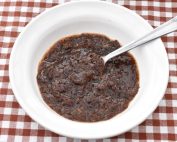 Sveskegrød - opskrift på nem frugtgrød med svesker