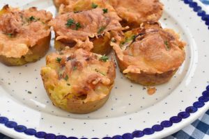 Kartoffelmuffins i form med knuste kartofler - opskrift