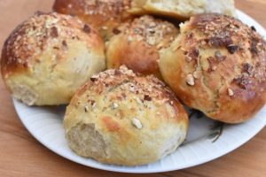 Juleboller med appelsin og kardemomme - nem opskrift