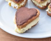 Honningbomber med smørcreme - af honningkagehjerter